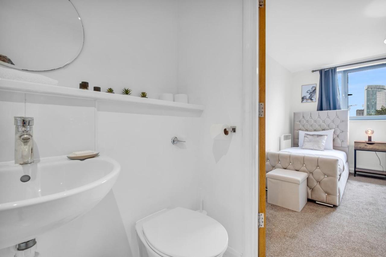 Stylish 4Th Floor 2 Bedroom En Suite City Centre Apartment With Parking By Azura Nights Birmingham Luaran gambar