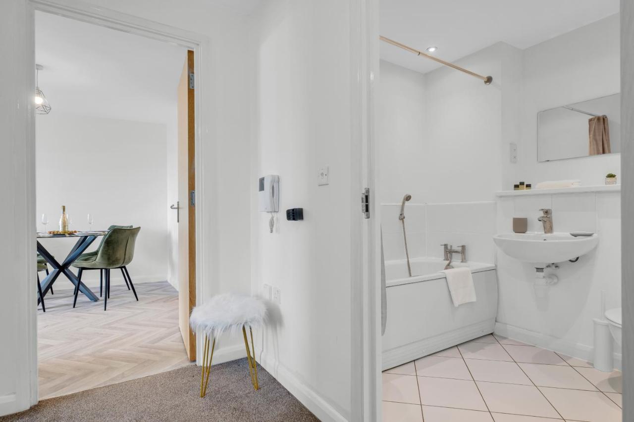 Stylish 4Th Floor 2 Bedroom En Suite City Centre Apartment With Parking By Azura Nights Birmingham Luaran gambar