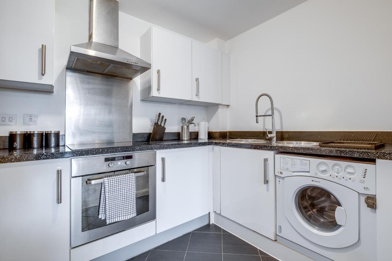 Stylish 4Th Floor 2 Bedroom En Suite City Centre Apartment With Parking By Azura Nights Birmingham Luaran gambar