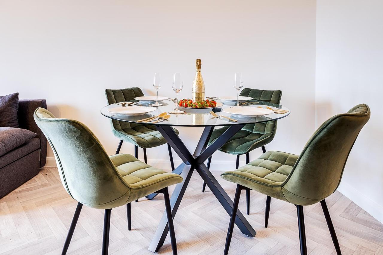 Stylish 4Th Floor 2 Bedroom En Suite City Centre Apartment With Parking By Azura Nights Birmingham Luaran gambar