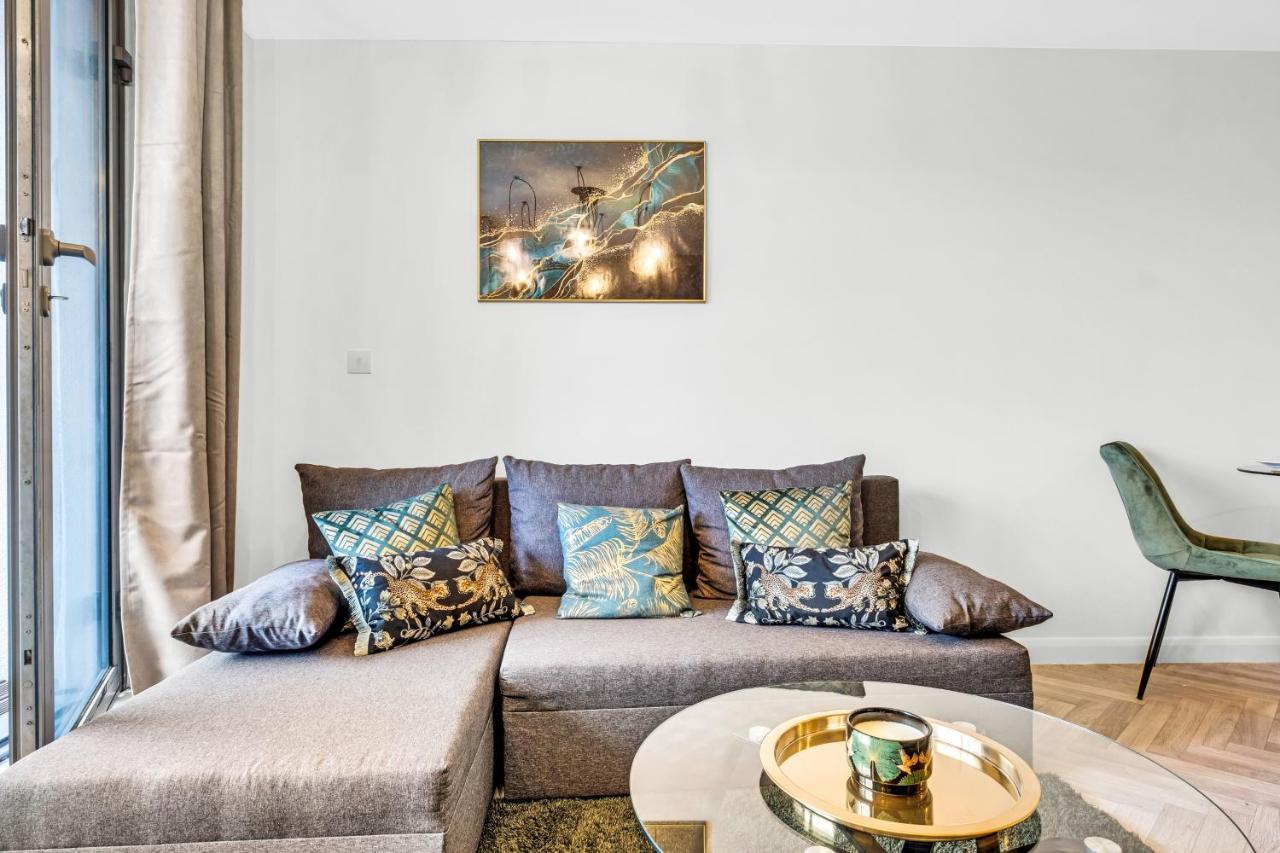 Stylish 4Th Floor 2 Bedroom En Suite City Centre Apartment With Parking By Azura Nights Birmingham Luaran gambar
